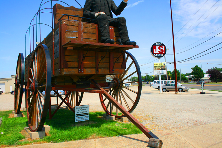 Worlds Largest Wagon, Lincoln, Illinois